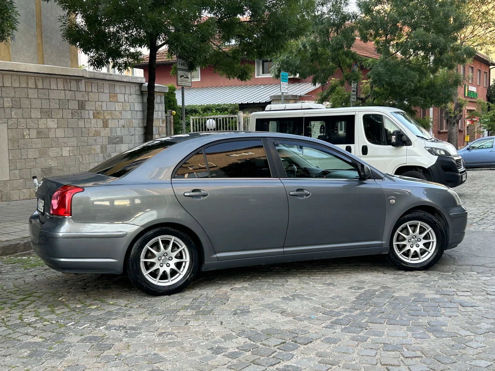 Toyota Avensis D4D 2.0 - изображение 4
