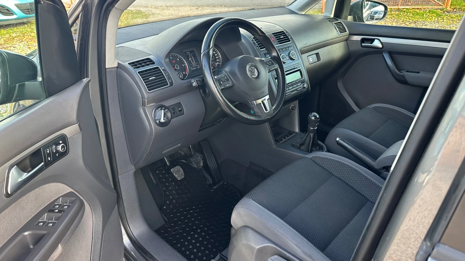 VW Touran 1.6TDI - изображение 8