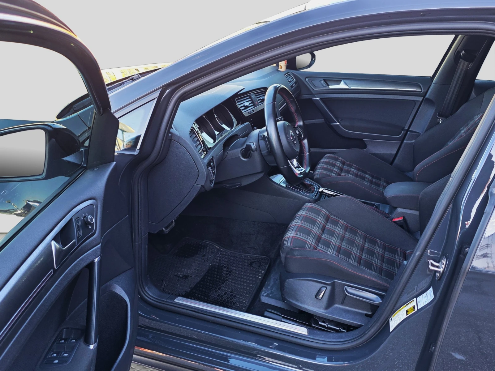 VW Golf 2.0T GTI - изображение 9