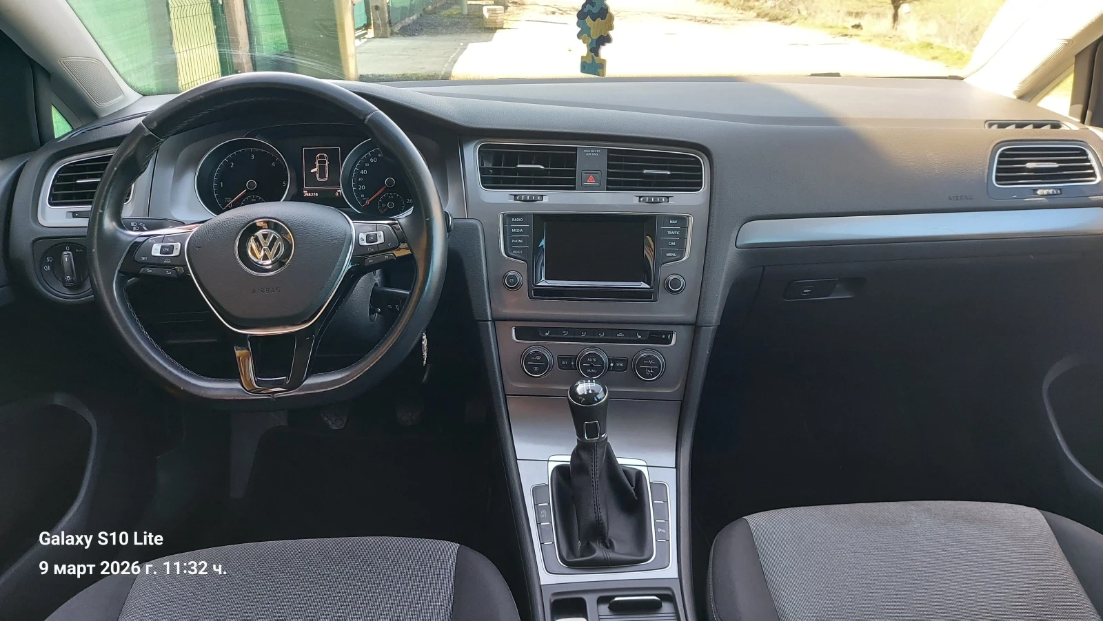 VW Golf 1.6TDI.110 кс BLUEMOTION, снимка 15 - Автомобили и джипове - 53772273