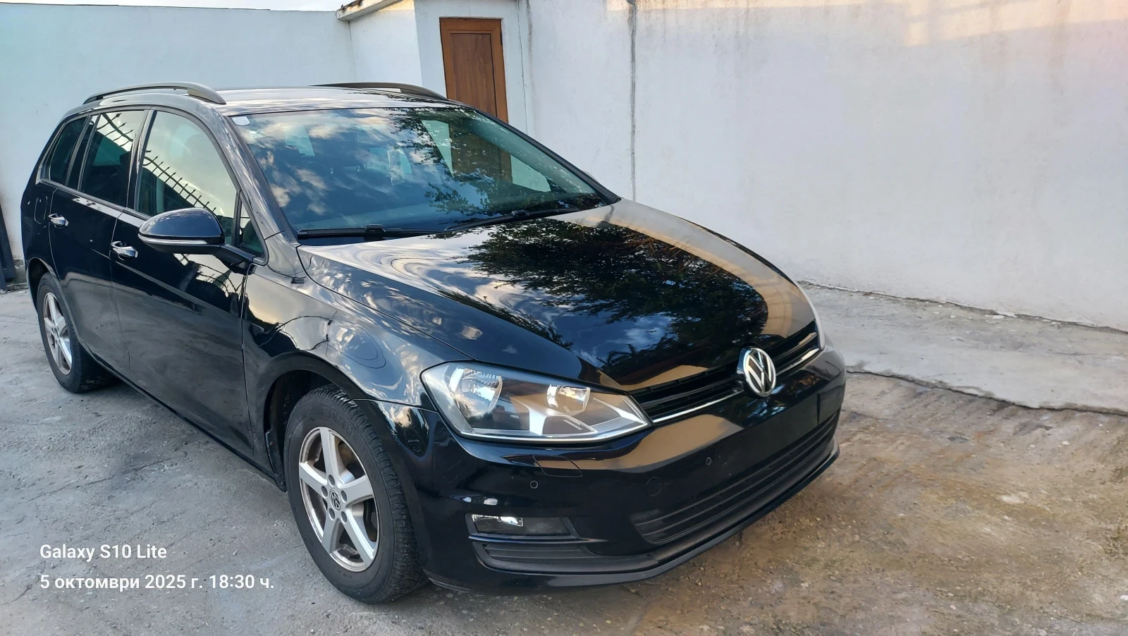 VW Golf 1.6TDI.110 кс BLUEMOTION, снимка 3 - Автомобили и джипове - 53772273