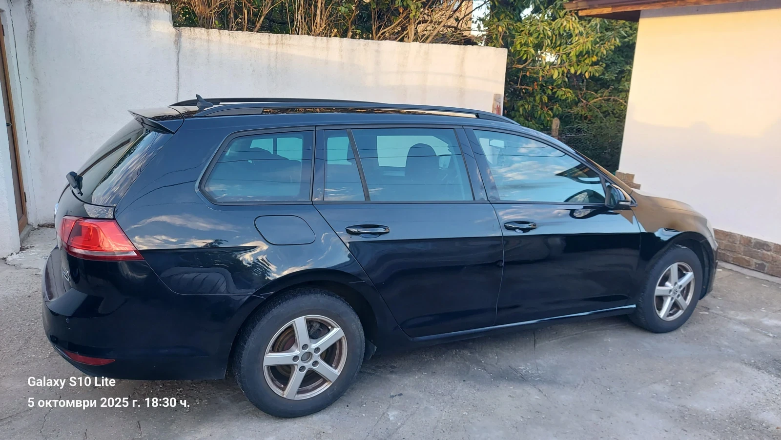 VW Golf 1.6TDI.110 кс BLUEMOTION, снимка 8 - Автомобили и джипове - 53772273