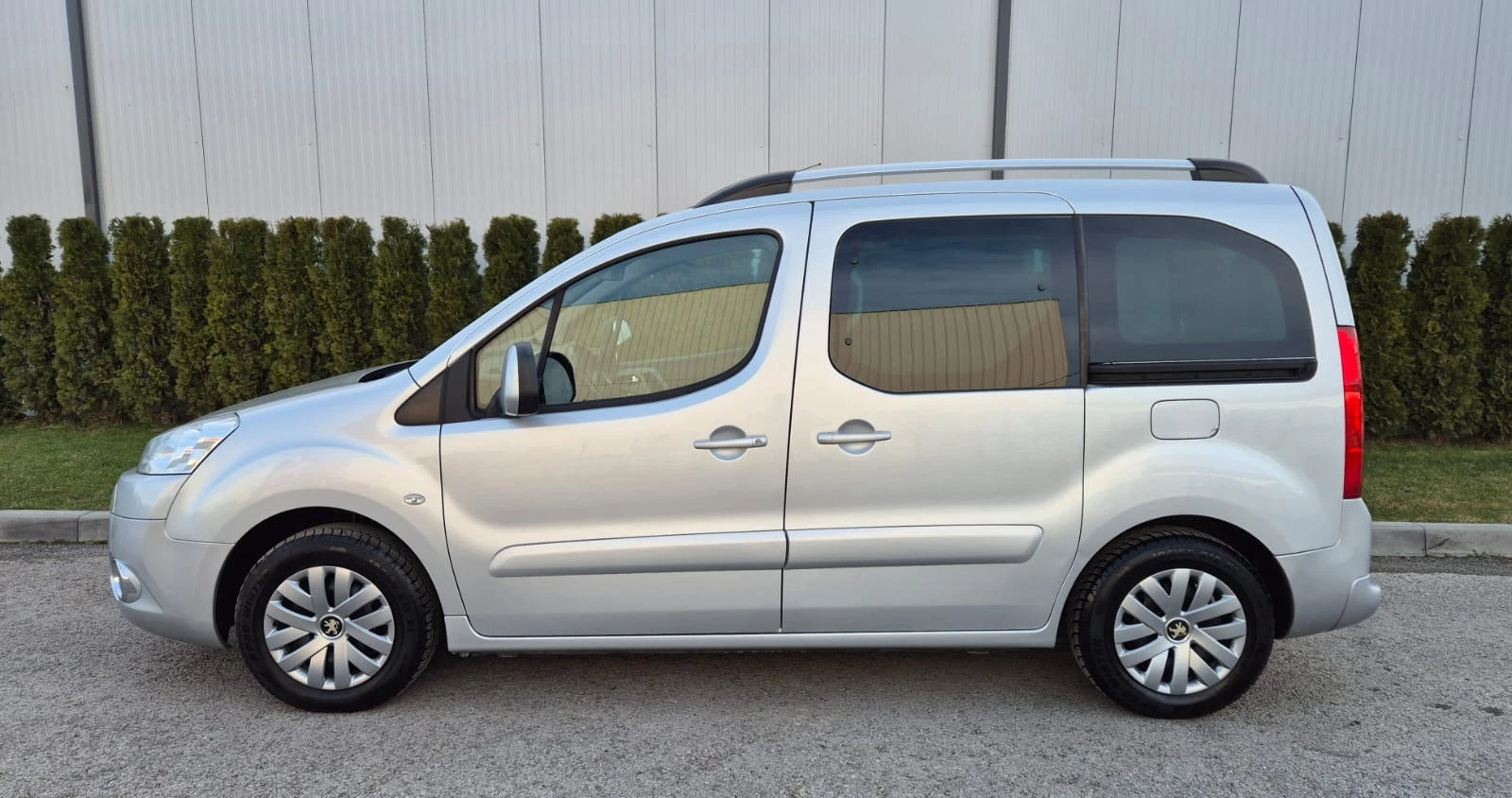 Peugeot Partner 1.6 бенз, евро 5, снимка 8 - Автомобили и джипове - 53837456