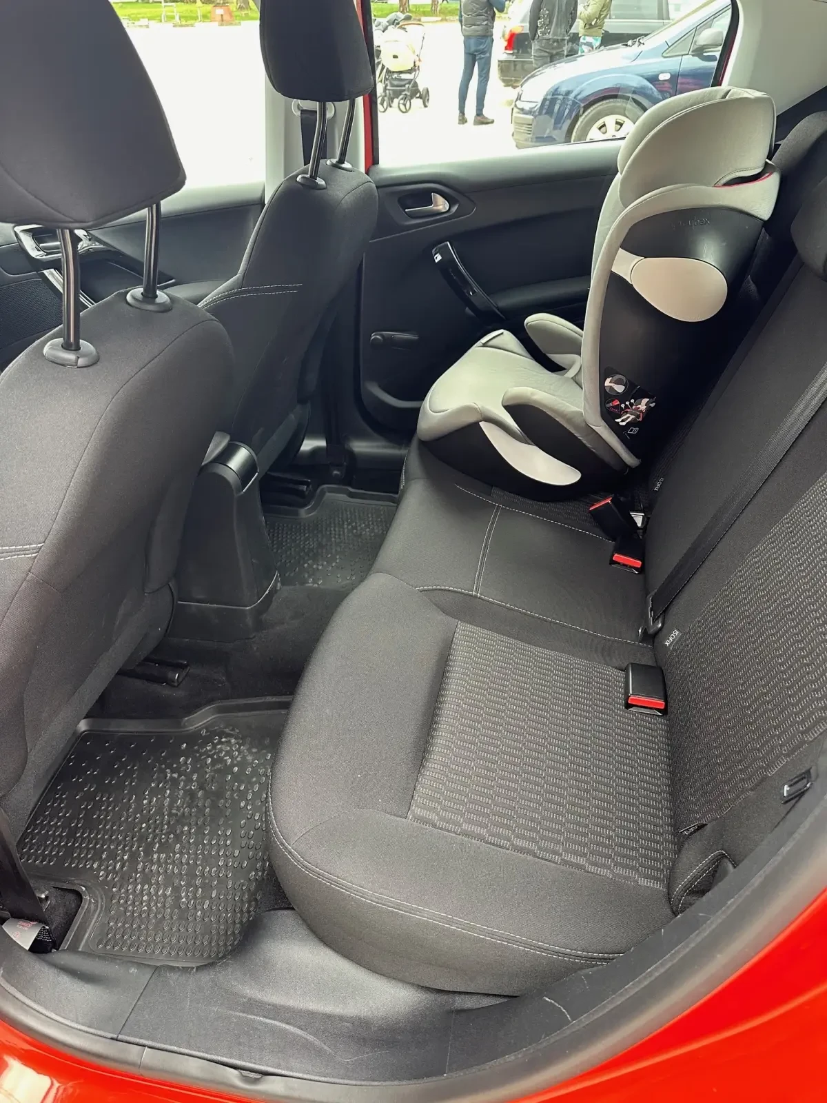 Peugeot 208, снимка 10 - Автомобили и джипове - 53980777