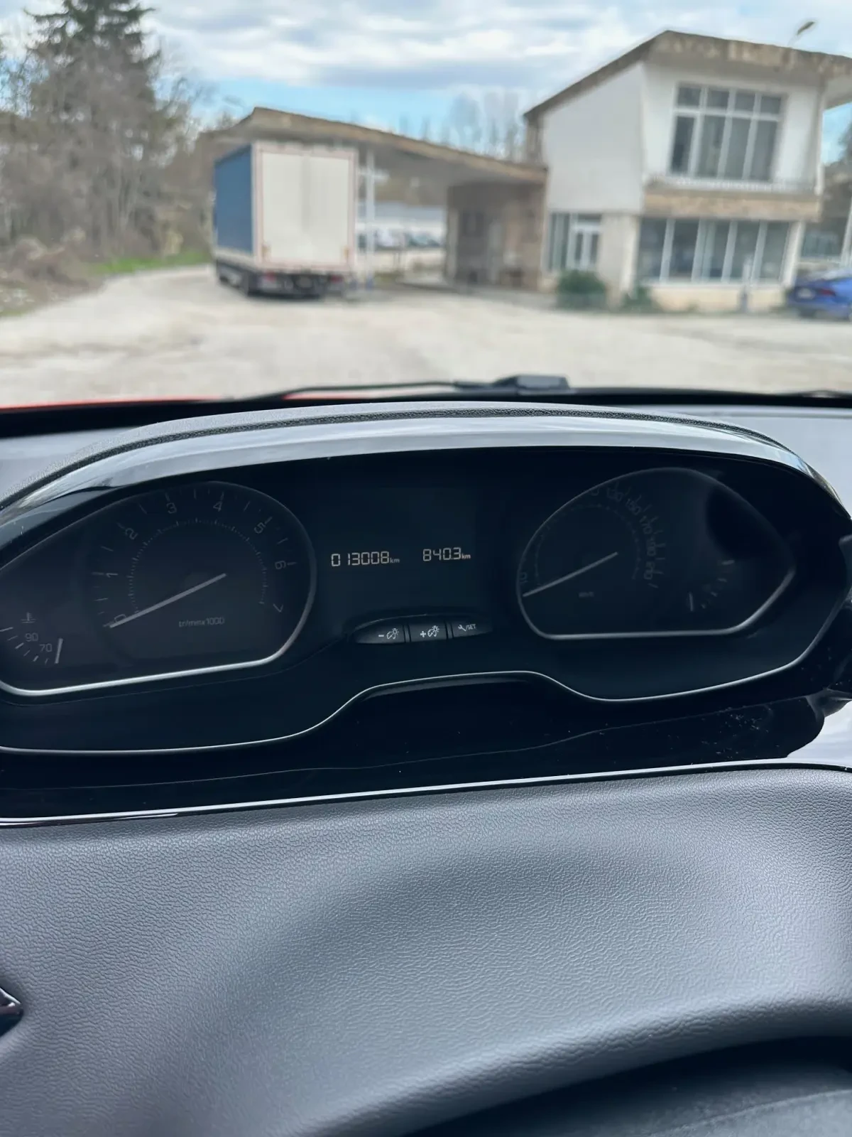 Peugeot 208, снимка 7 - Автомобили и джипове - 53980777