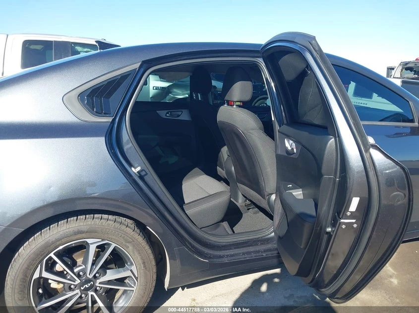 Kia Forte 2.0l Lxs, снимка 8 - Автомобили и джипове - 54078900