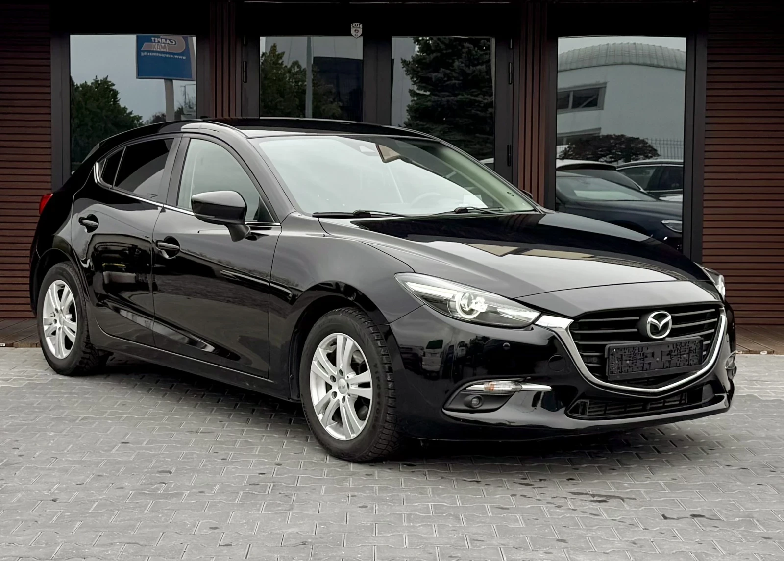 Mazda 3 2.2 SKYACTIV-D* Head up* Bose* Keyless, снимка 3 - Автомобили и джипове - 54212680