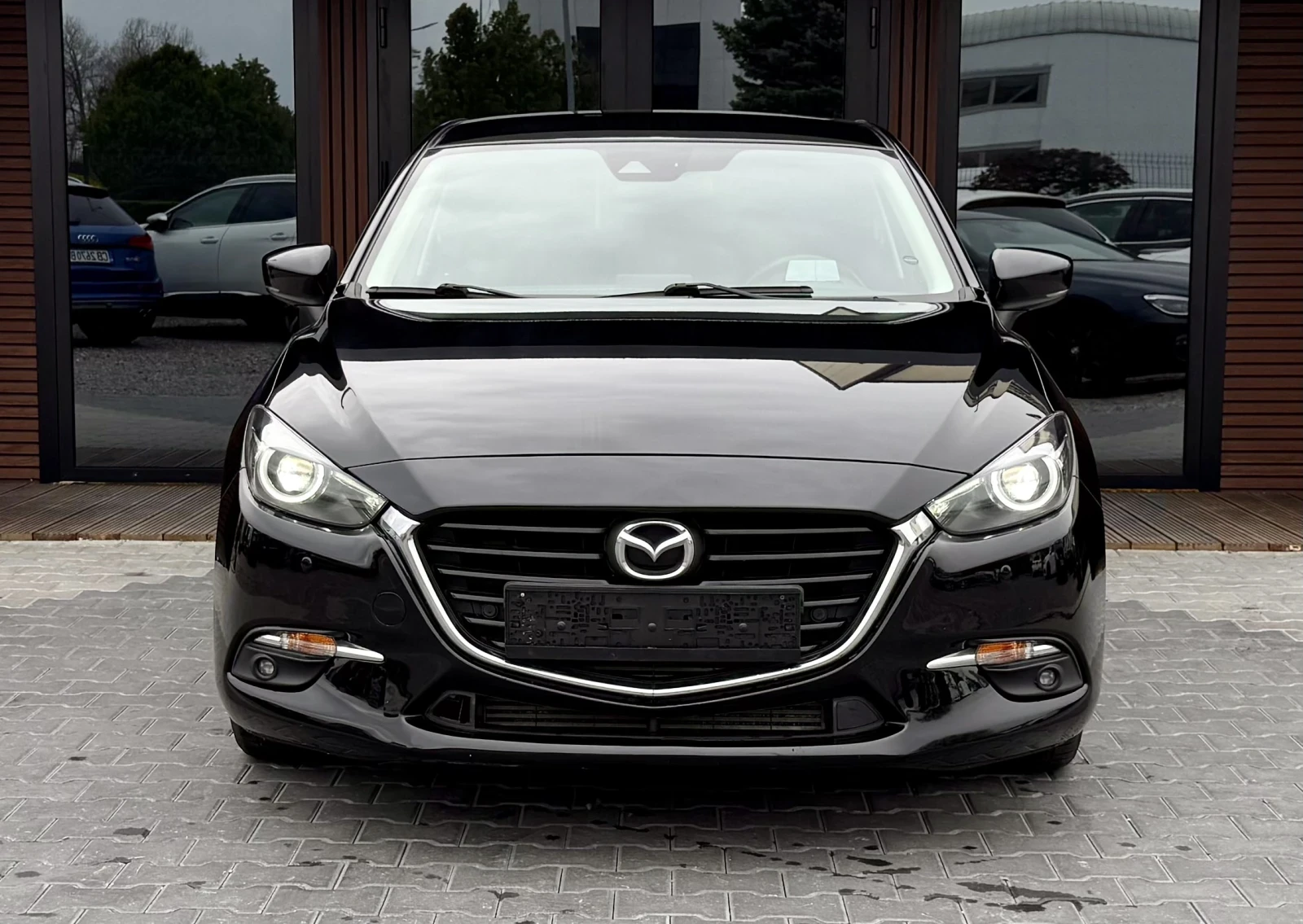 Mazda 3 2.2 SKYACTIV-D* Head up* Bose* Keyless, снимка 2 - Автомобили и джипове - 54212680