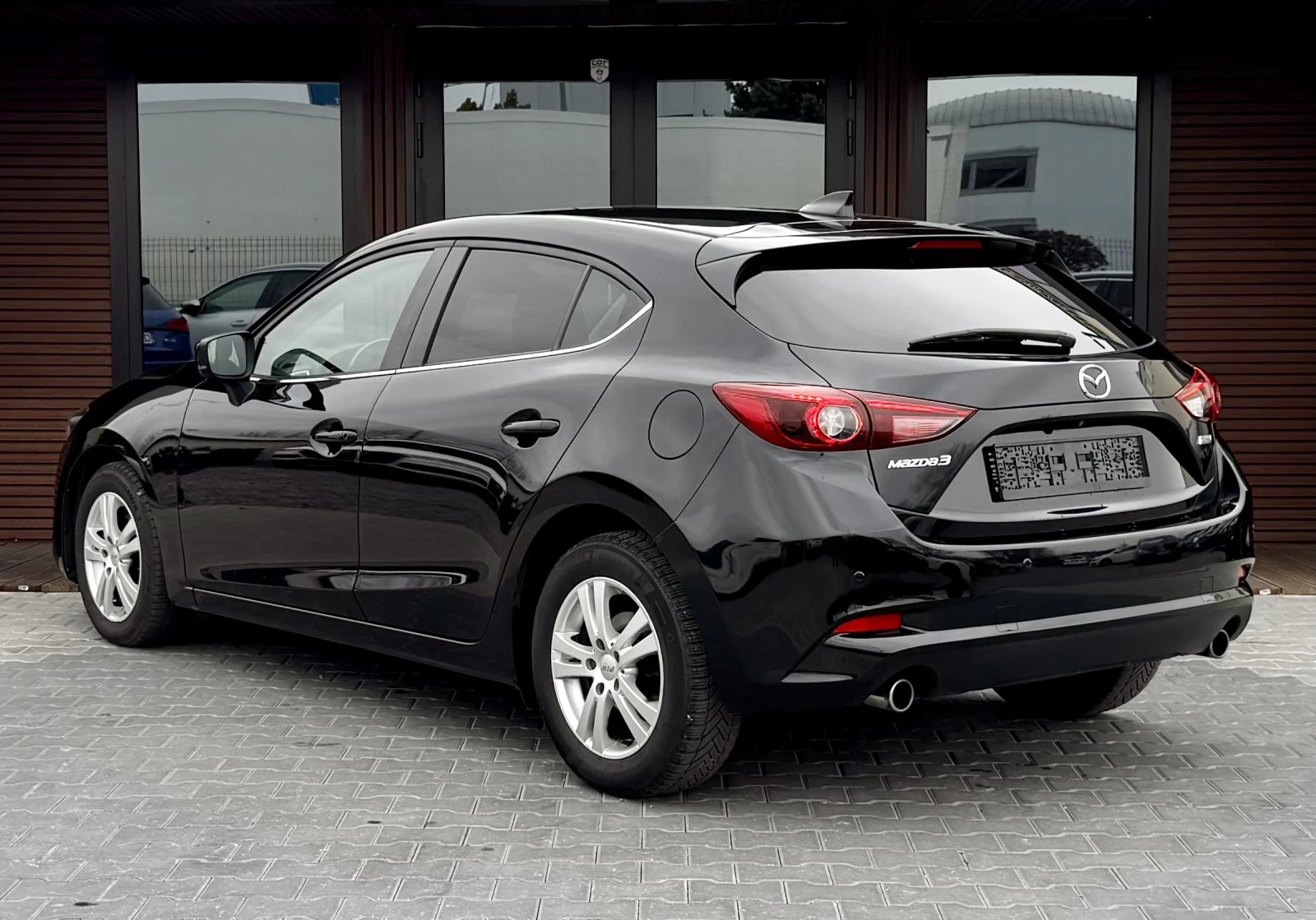 Mazda 3 2.2 SKYACTIV-D* Head up* Bose* Keyless, снимка 4 - Автомобили и джипове - 54212680