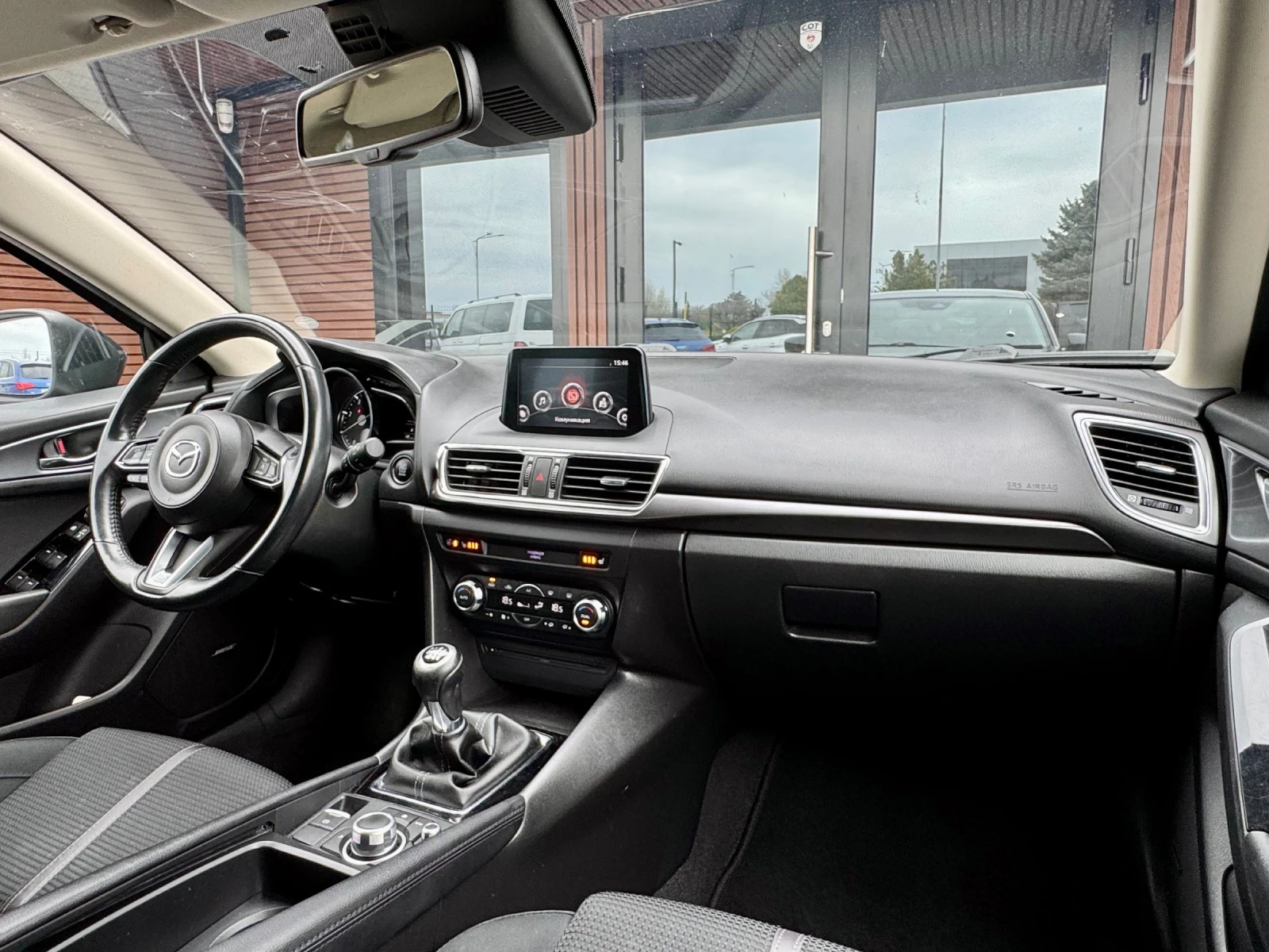 Mazda 3 2.2 SKYACTIV-D* Head up* Bose* Keyless, снимка 12 - Автомобили и джипове - 54212680