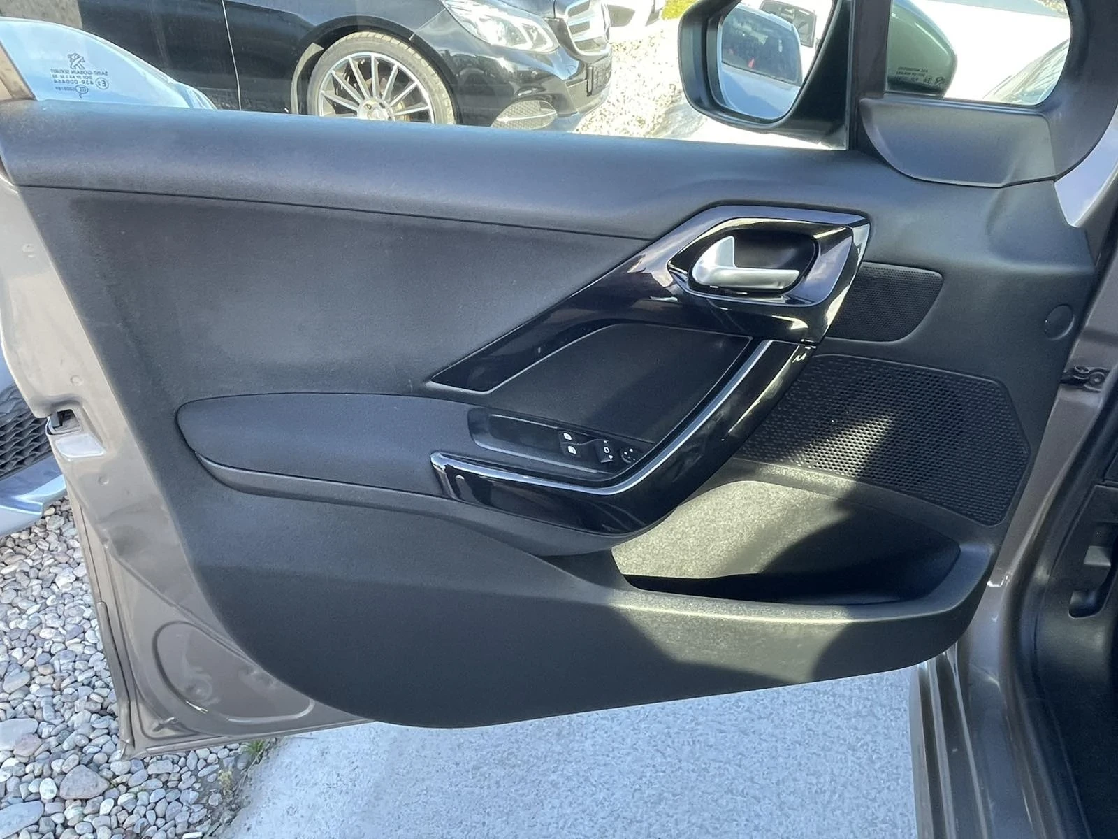 Peugeot 208 1.4 e-HDI, снимка 6 - Автомобили и джипове - 54974896