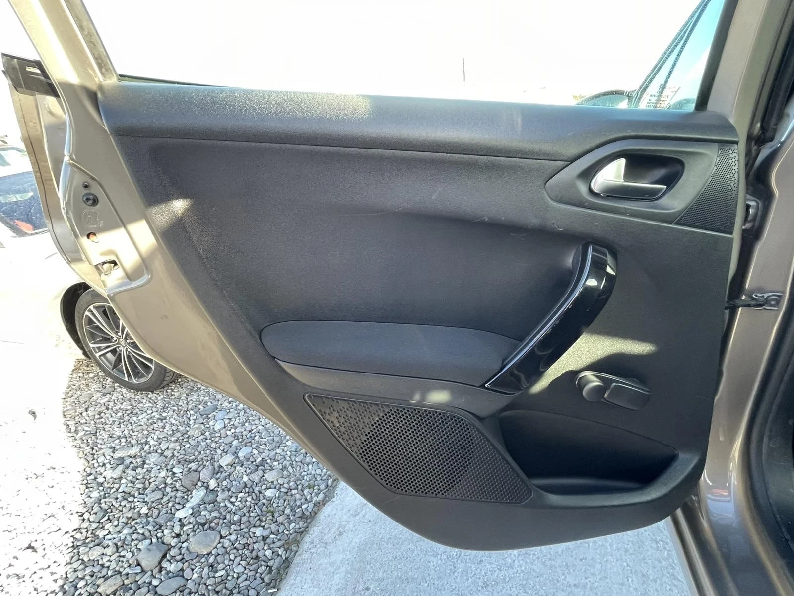 Peugeot 208 1.4 e-HDI, снимка 8 - Автомобили и джипове - 54974896