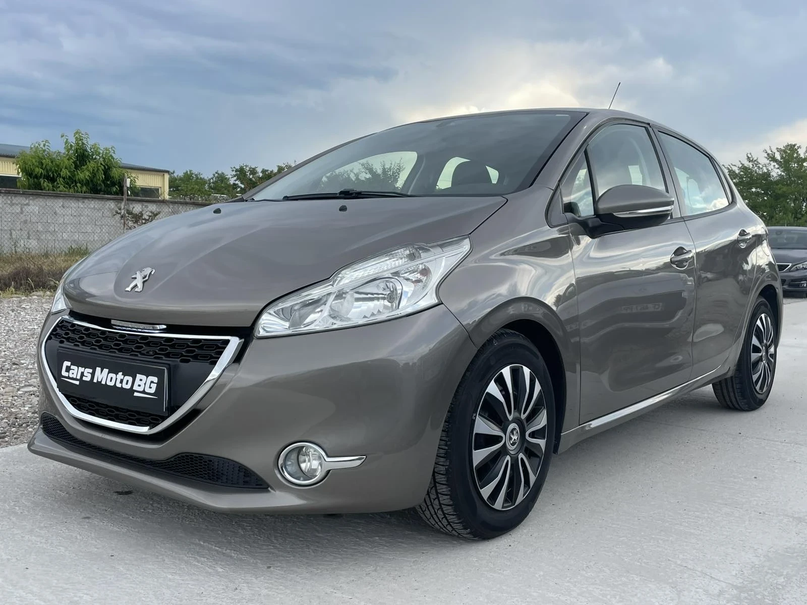 Peugeot 208 1.4 e-HDI, снимка 2 - Автомобили и джипове - 54974896