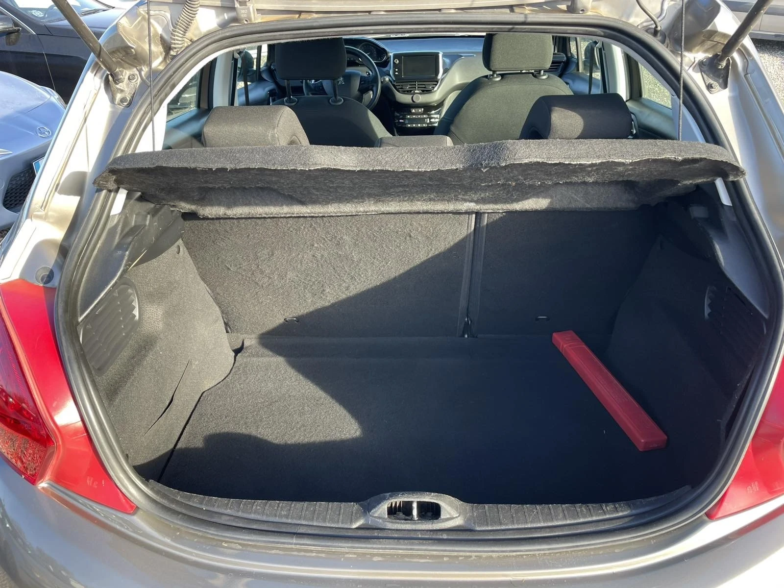 Peugeot 208 1.4 e-HDI, снимка 10 - Автомобили и джипове - 54974896