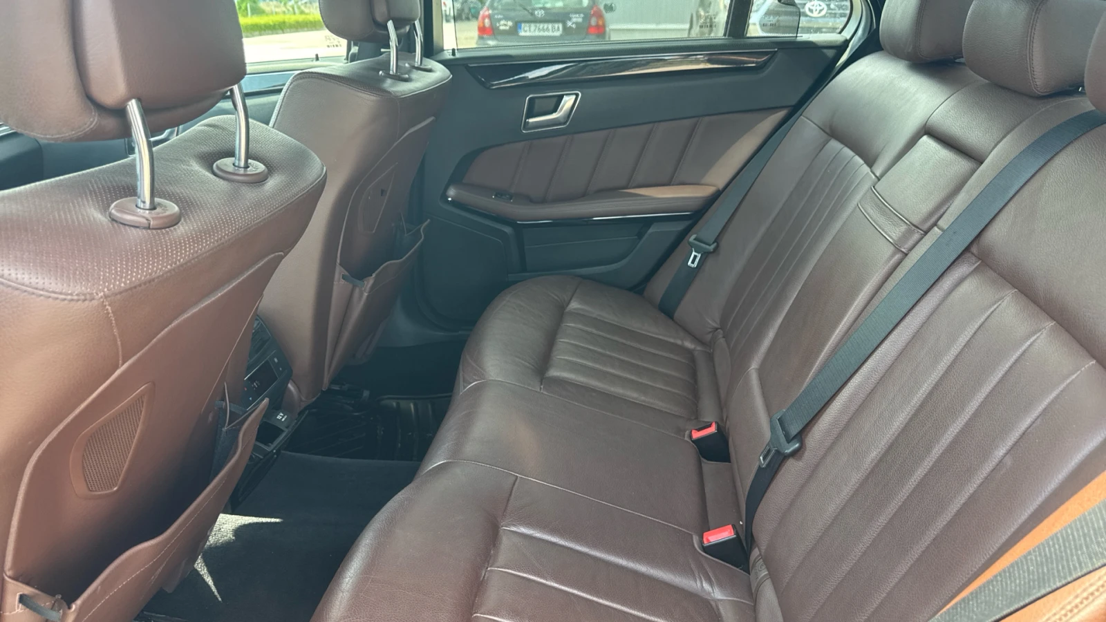 Mercedes-Benz E 350 BlueTEC 4Matic, снимка 12 - Автомобили и джипове - 55191279