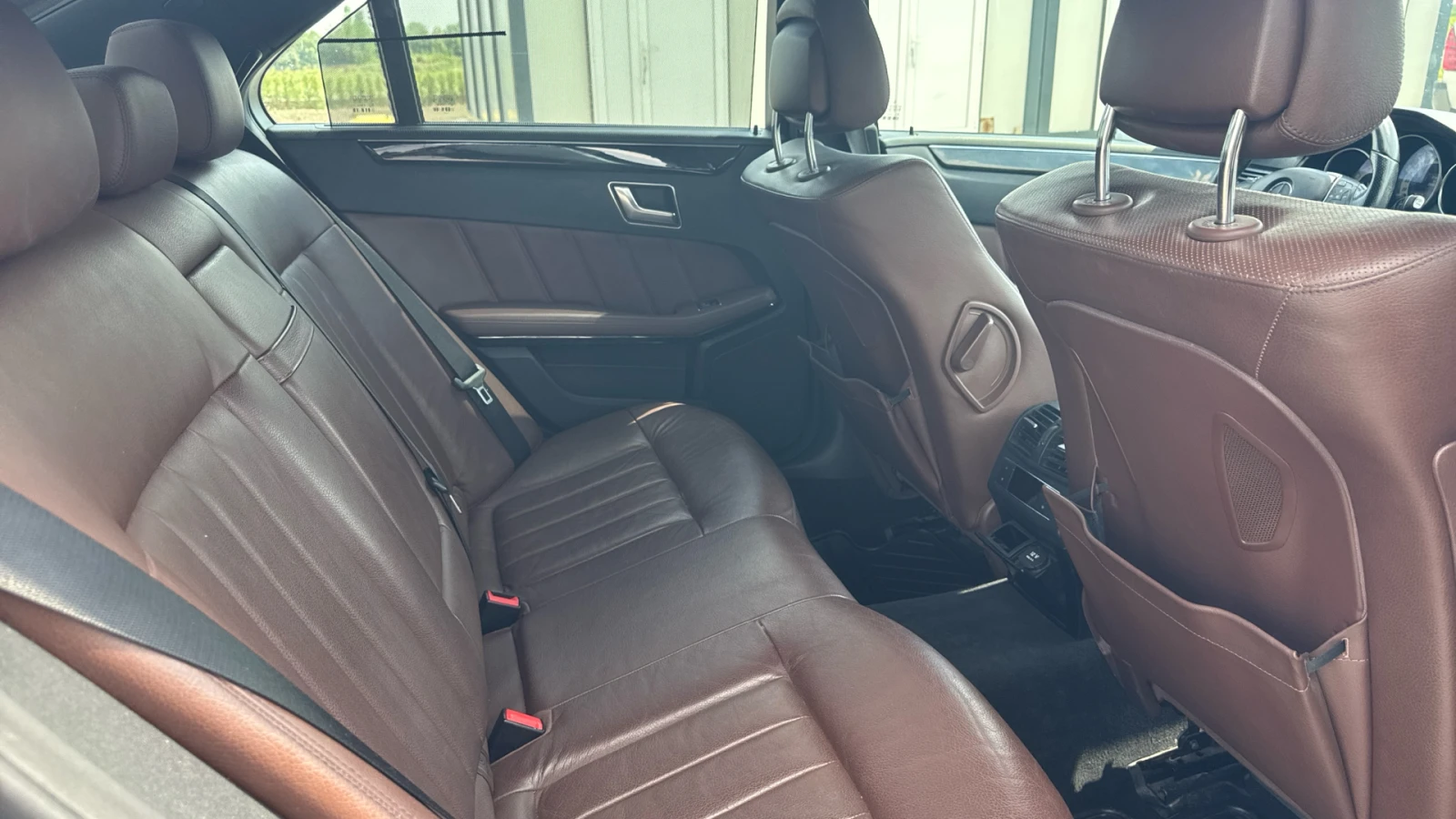 Mercedes-Benz E 350 BlueTEC 4Matic, снимка 11 - Автомобили и джипове - 55191279