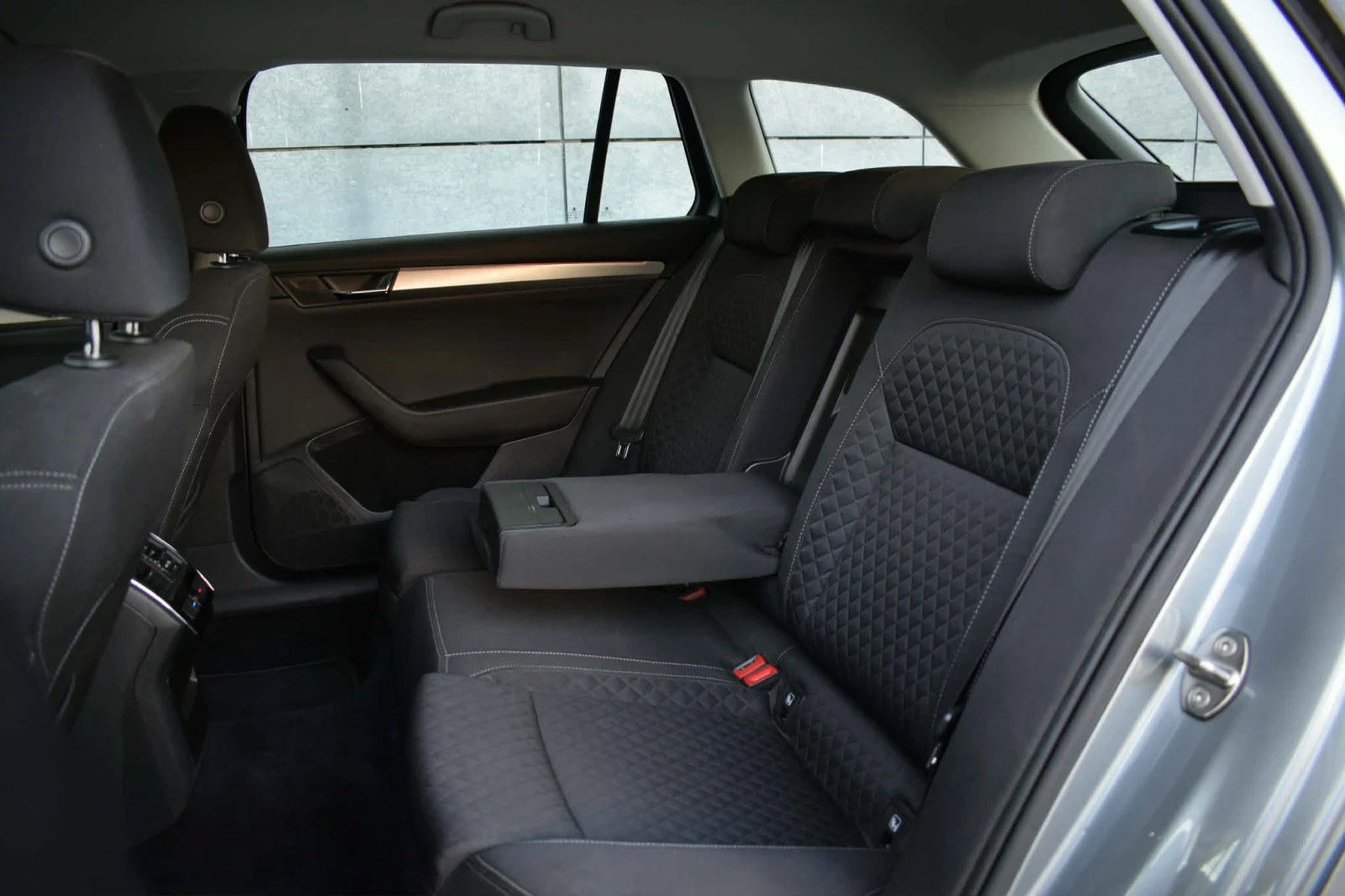 Skoda Superb, снимка 8 - Автомобили и джипове - 55540911