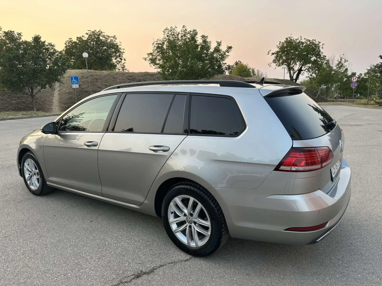 VW Golf 1.6TDI/116кс./DSG7ск./Подгрев/Теглич, снимка 8 - Автомобили и джипове - 56144933