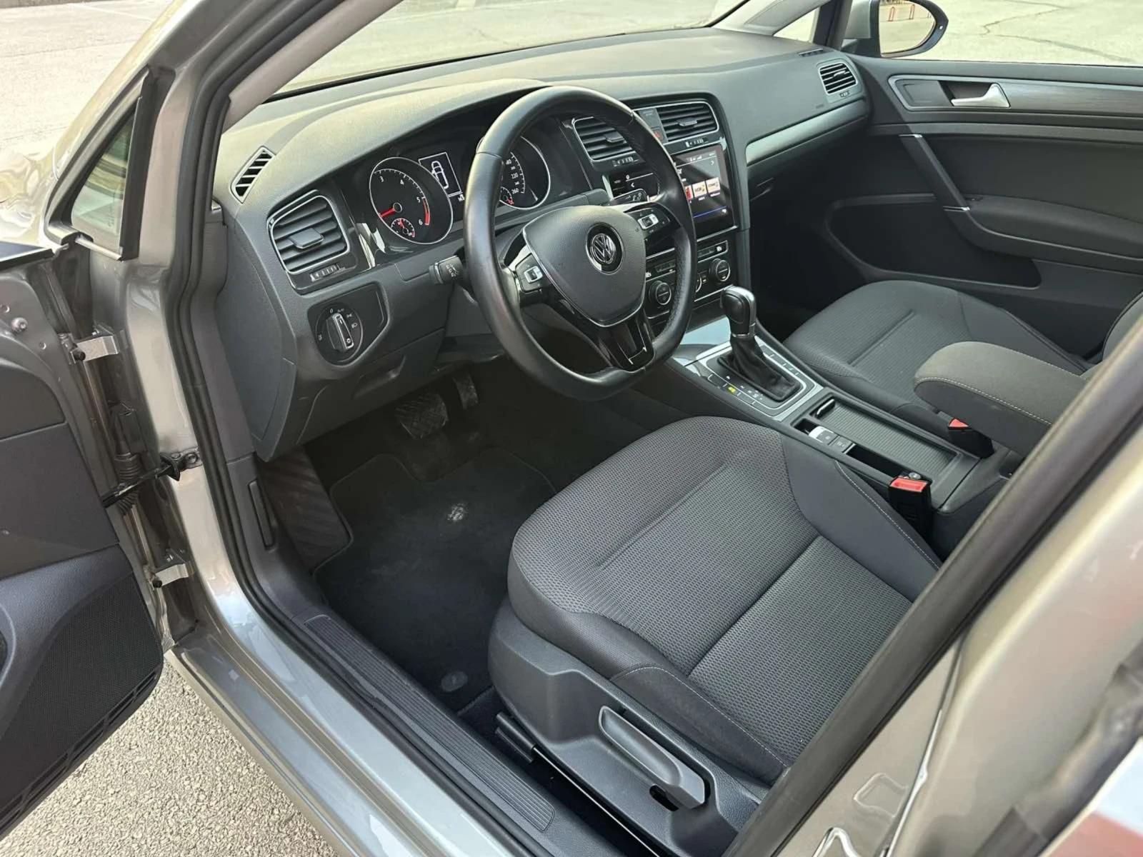 VW Golf 1.6TDI/116кс./DSG7ск./Подгрев/Теглич, снимка 9 - Автомобили и джипове - 56144933