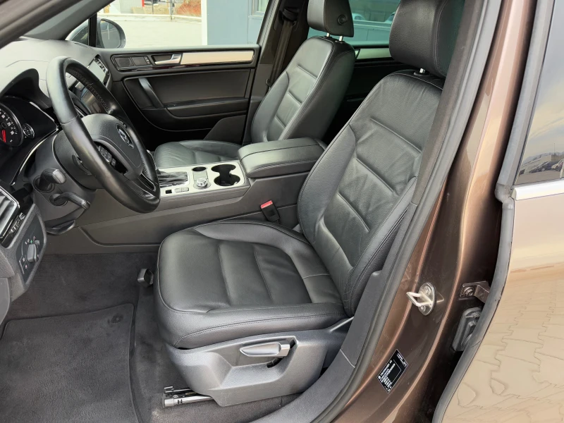 VW Touareg 3.0tdi TOP !!! Lizing !!!, снимка 10 - Автомобили и джипове - 49305160