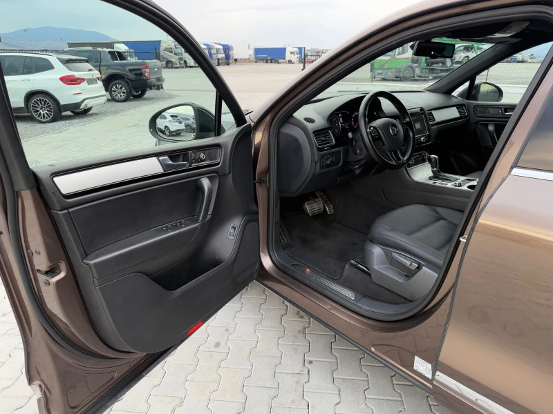 VW Touareg 3.0tdi TOP !!! Lizing !!!, снимка 9 - Автомобили и джипове - 49305160