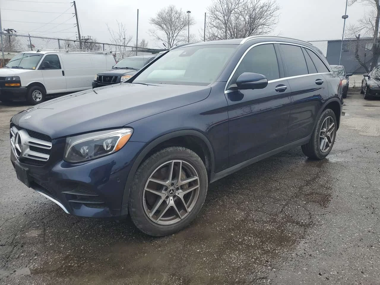 Mercedes-Benz GLC 300 4MATIC SUV/CARFAX/ПАНОРАМА/ПОДГРЕВ/НАВИ/360 КАМ, снимка 2 - Автомобили и джипове - 54240193