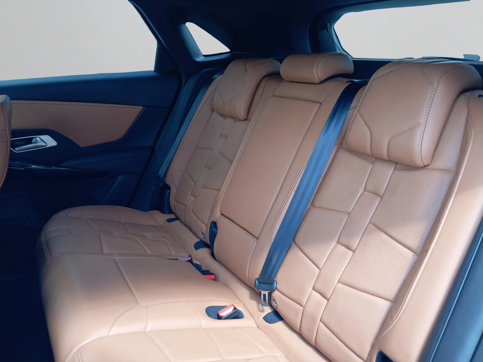 DS DS 7 Crossback RIVOLI E-TENSE 4X4, снимка 12 - Автомобили и джипове - 54292954