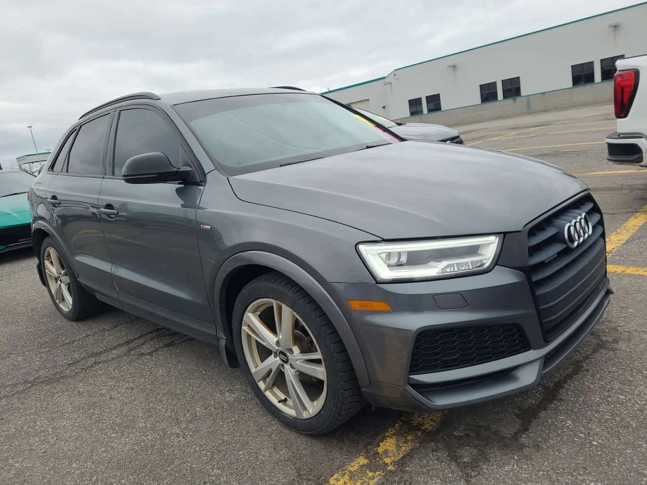 Audi Q3 S LINE/TECHNIK/CARFAX/ПОДГРЕВ/ПАМЕТ, снимка 2 - Автомобили и джипове - 54372986