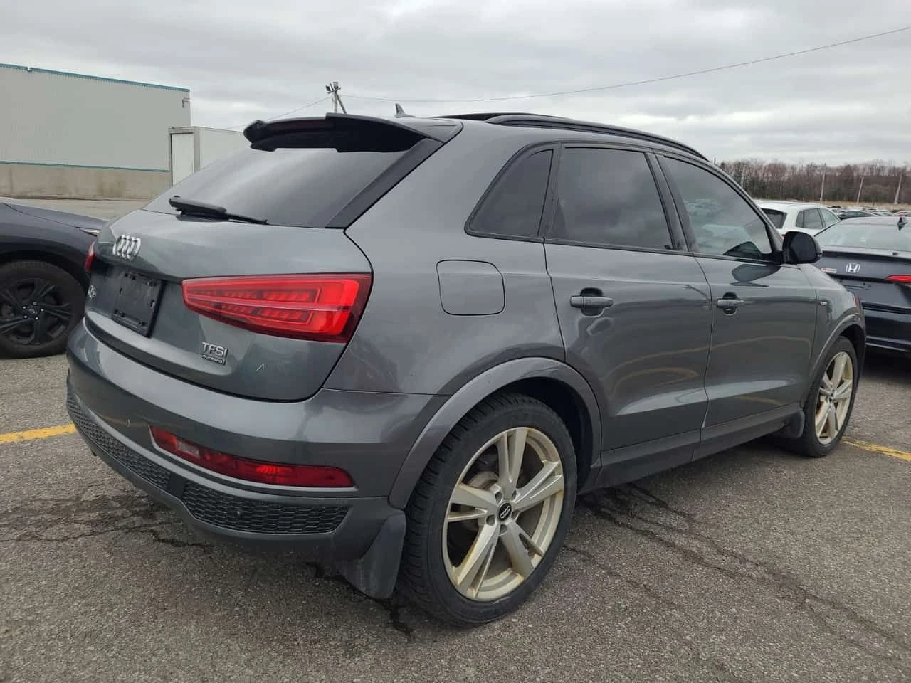 Audi Q3 S LINE/TECHNIK/CARFAX/ПОДГРЕВ/ПАМЕТ, снимка 3 - Автомобили и джипове - 54372986