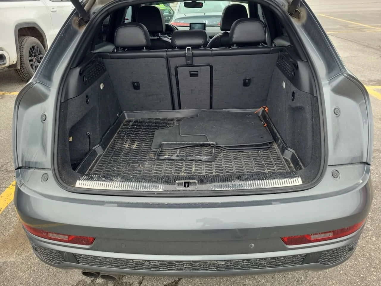 Audi Q3 S LINE/TECHNIK/CARFAX/ПОДГРЕВ/ПАМЕТ, снимка 13 - Автомобили и джипове - 54372986