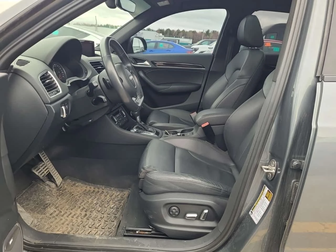 Audi Q3 S LINE/TECHNIK/CARFAX/ПОДГРЕВ/ПАМЕТ, снимка 6 - Автомобили и джипове - 54372986