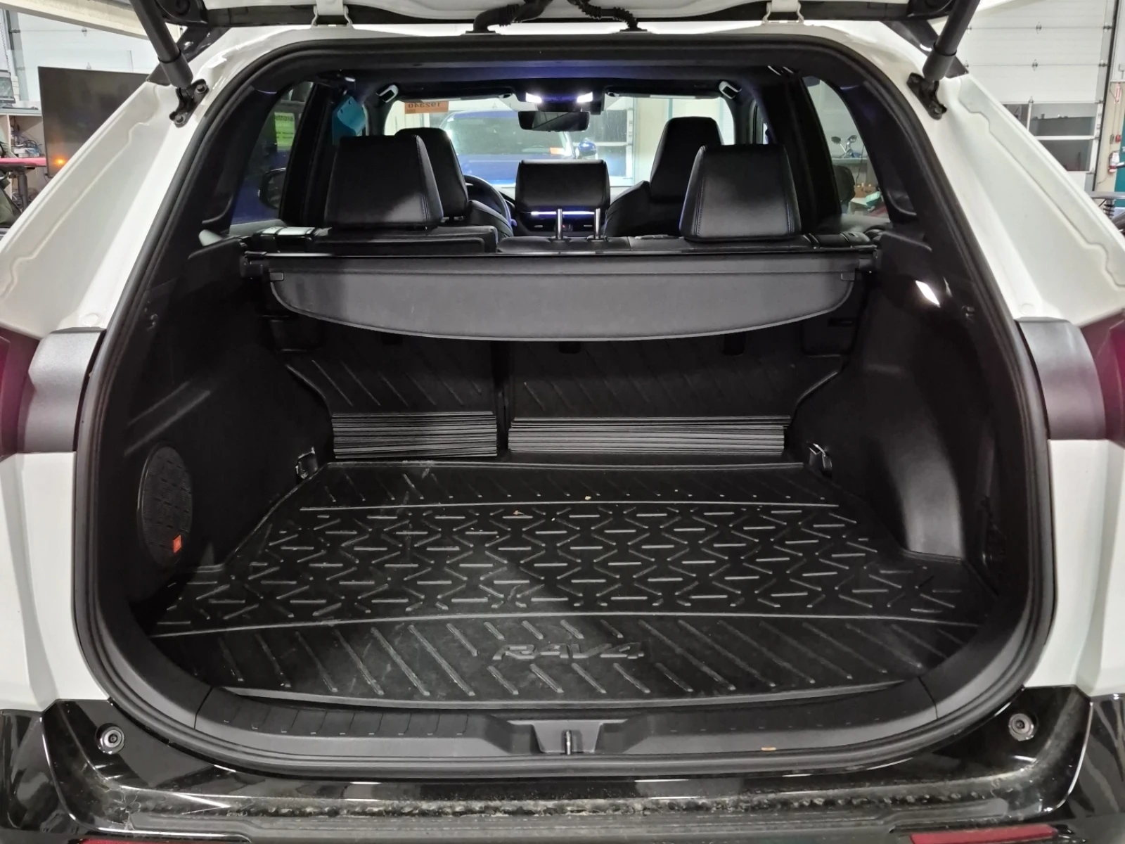 Toyota Rav4 HYBRID XSE * Blind Spot * CARFAX * АВТО КРЕДИТ * , снимка 5 - Автомобили и джипове - 54825726