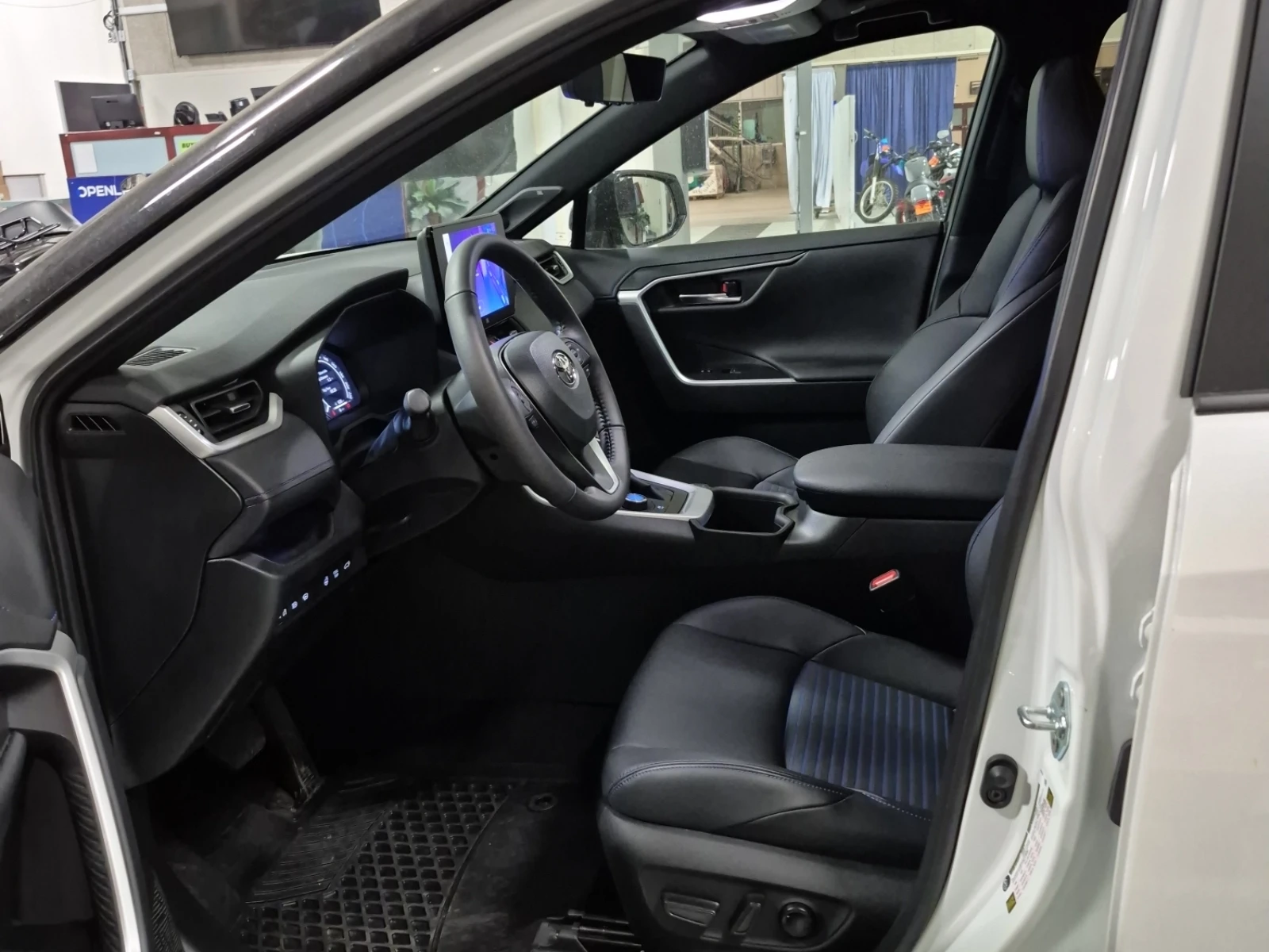 Toyota Rav4 HYBRID XSE * Blind Spot * CARFAX * АВТО КРЕДИТ * , снимка 7 - Автомобили и джипове - 54825726