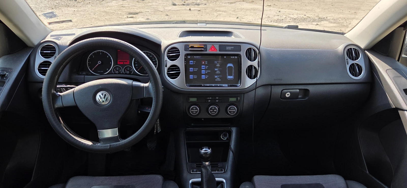 VW Tiguan 4Motion, снимка 9 - Автомобили и джипове - 54875033