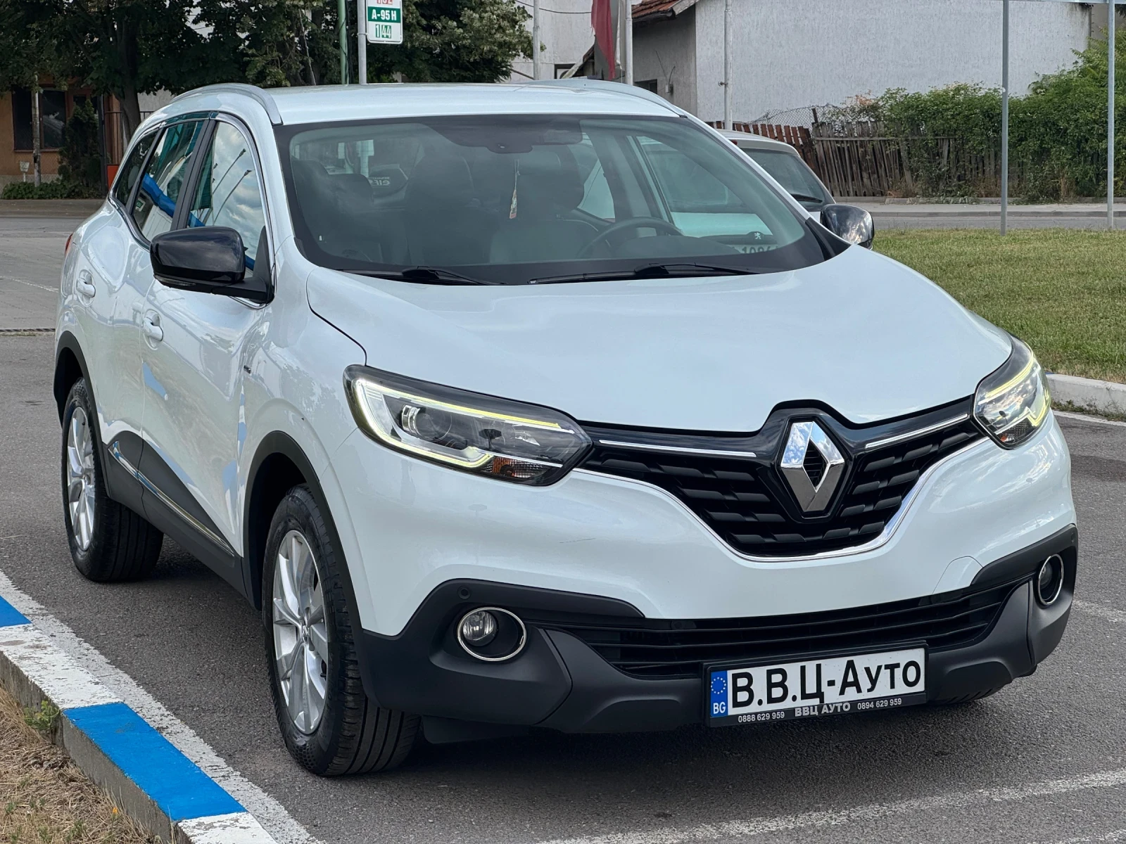 Renault Kadjar 1.3 TCe 140кс. LIMITED * * * 4-Цилиндров двигател*, снимка 3 - Автомобили и джипове - 55183351
