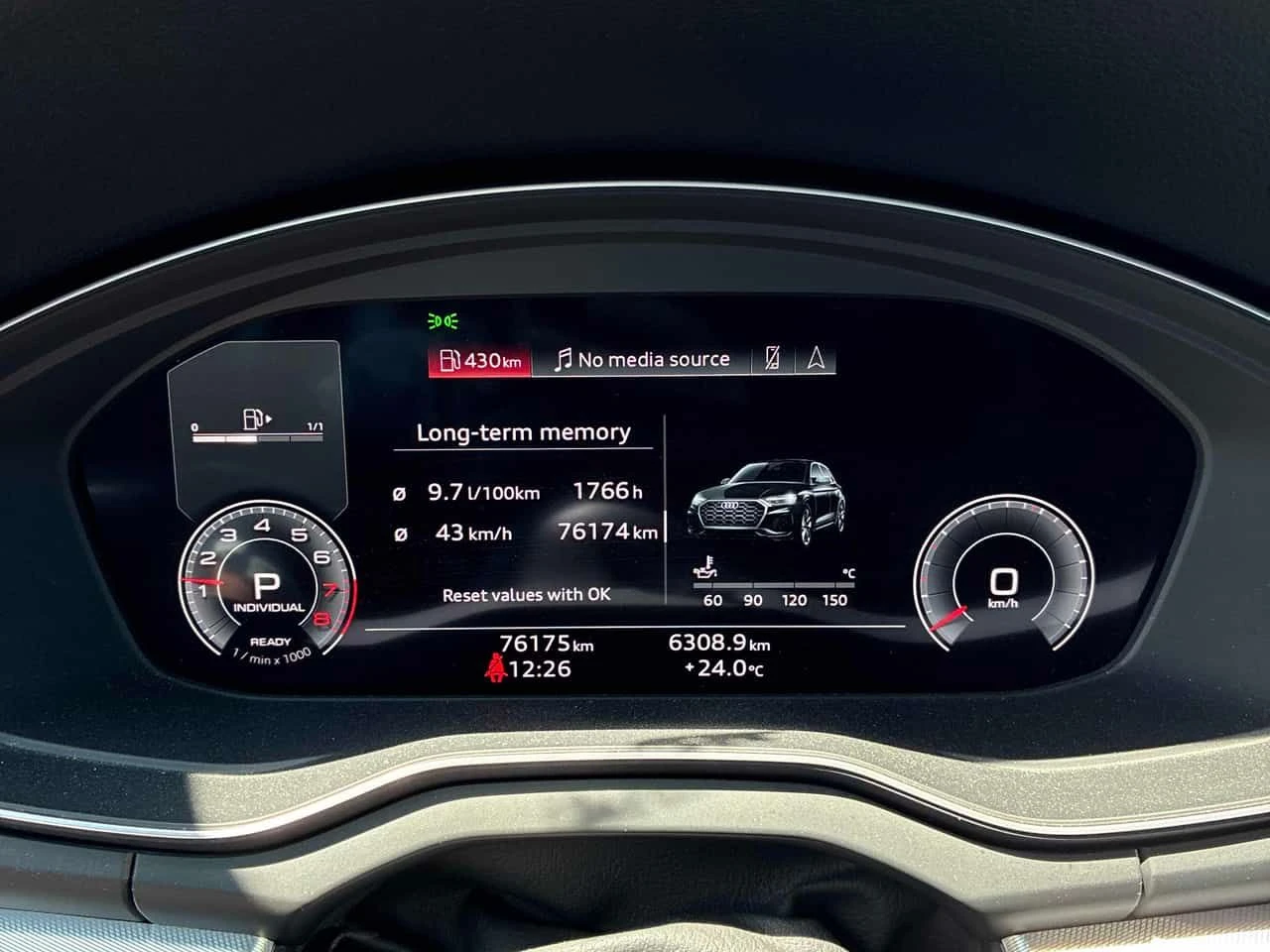 Audi Q5  Progressiv / DISTRONIC / LED / CAMERA / CARFAX , снимка 8 - Автомобили и джипове - 55623156