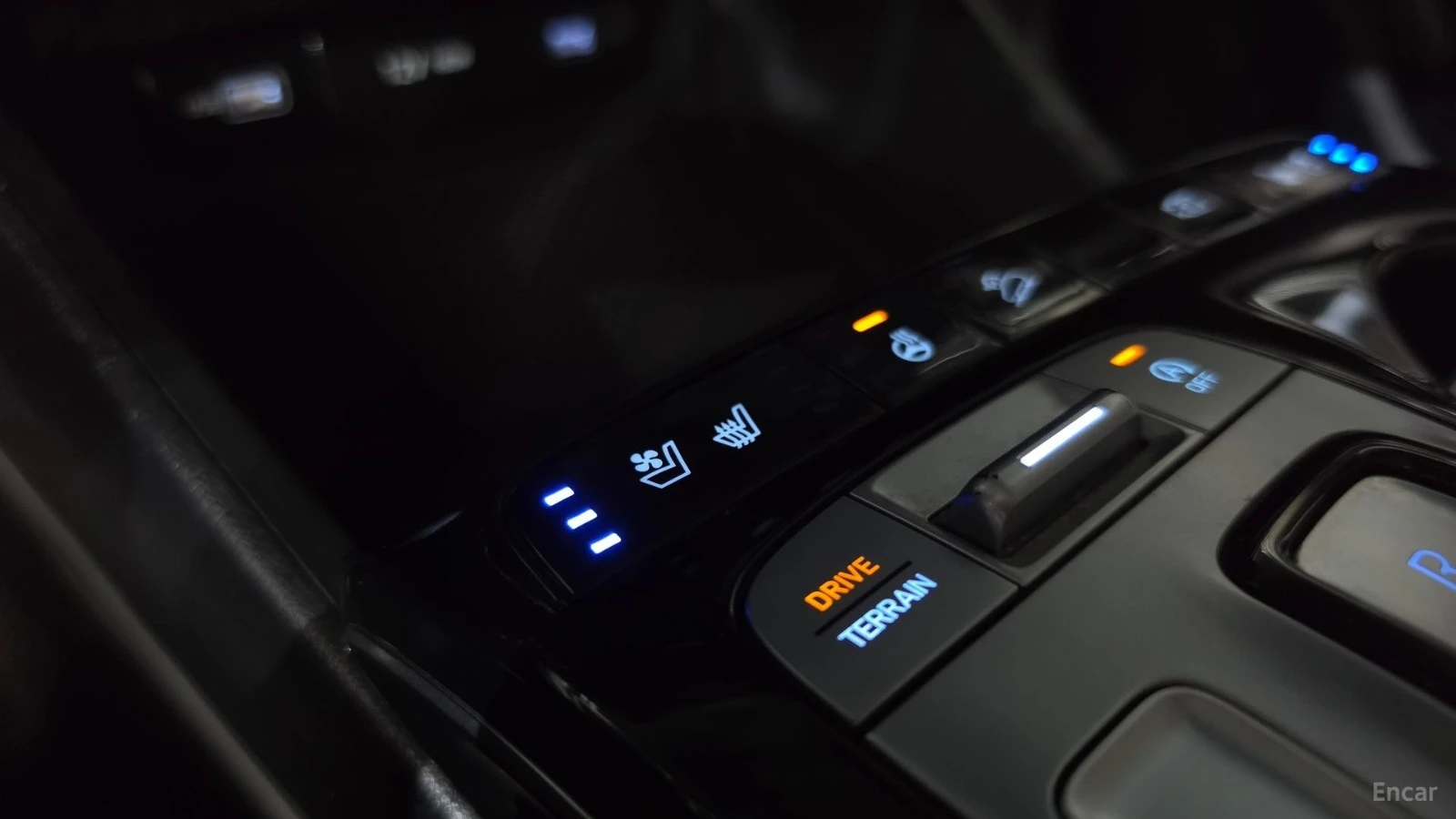 Hyundai Tucson 2.0 4WD* КОЖА* ОБДУХВ* НАВИ* АВТОКРЕДИТ, снимка 17 - Автомобили и джипове - 55671013