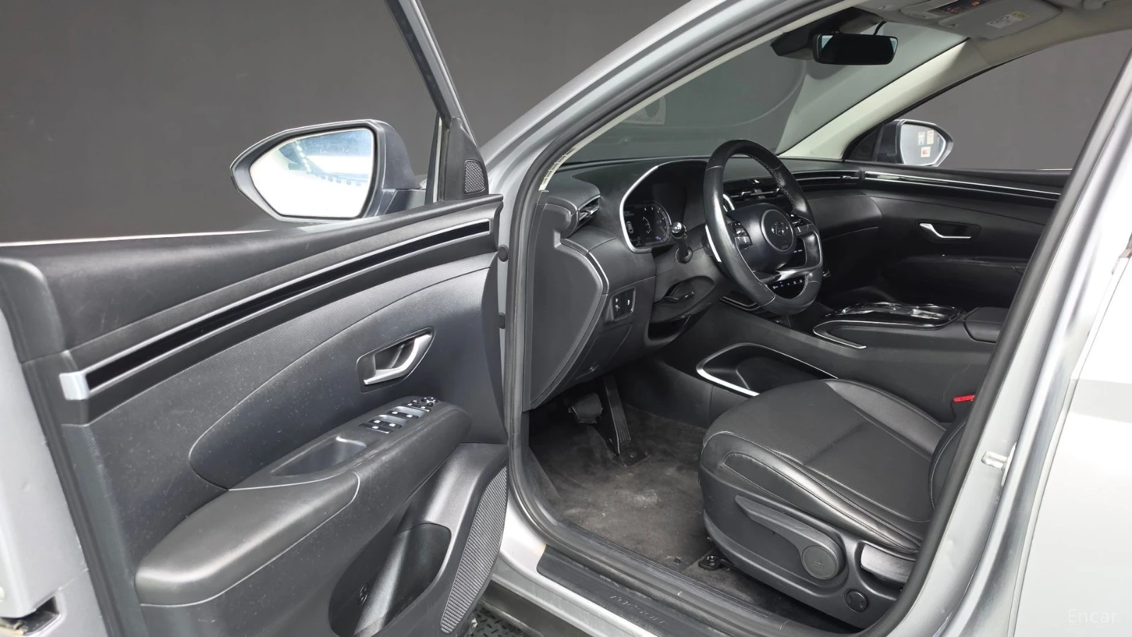 Hyundai Tucson 2.0 4WD* КОЖА* ОБДУХВ* НАВИ* АВТОКРЕДИТ, снимка 8 - Автомобили и джипове - 55671013