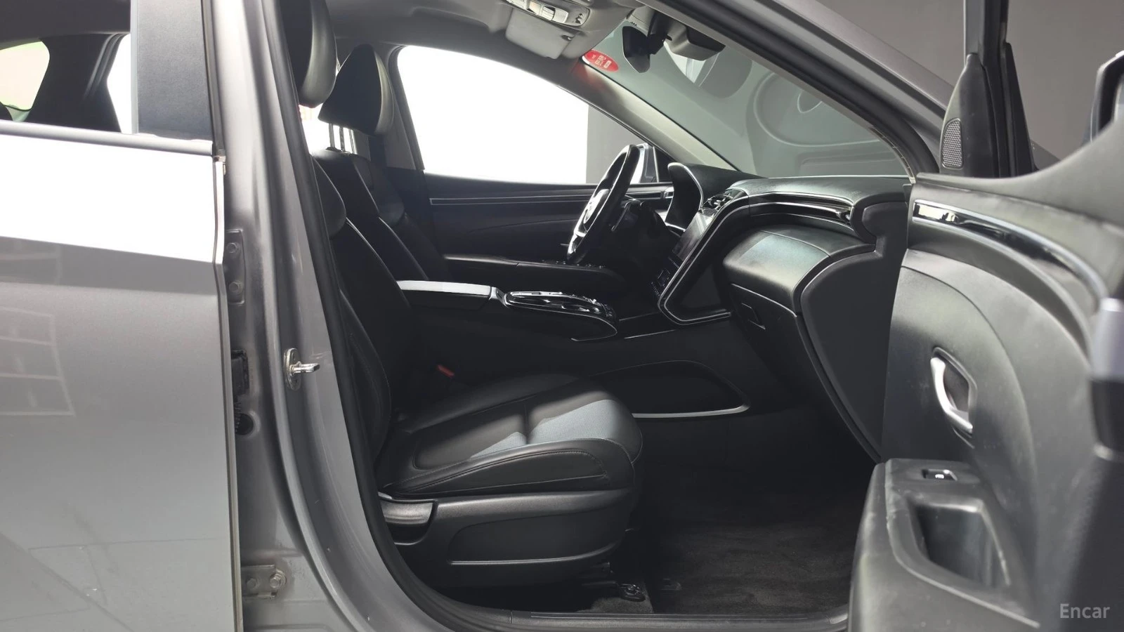 Hyundai Tucson 2.0 4WD* КОЖА* ОБДУХВ* НАВИ* АВТОКРЕДИТ, снимка 9 - Автомобили и джипове - 55671013