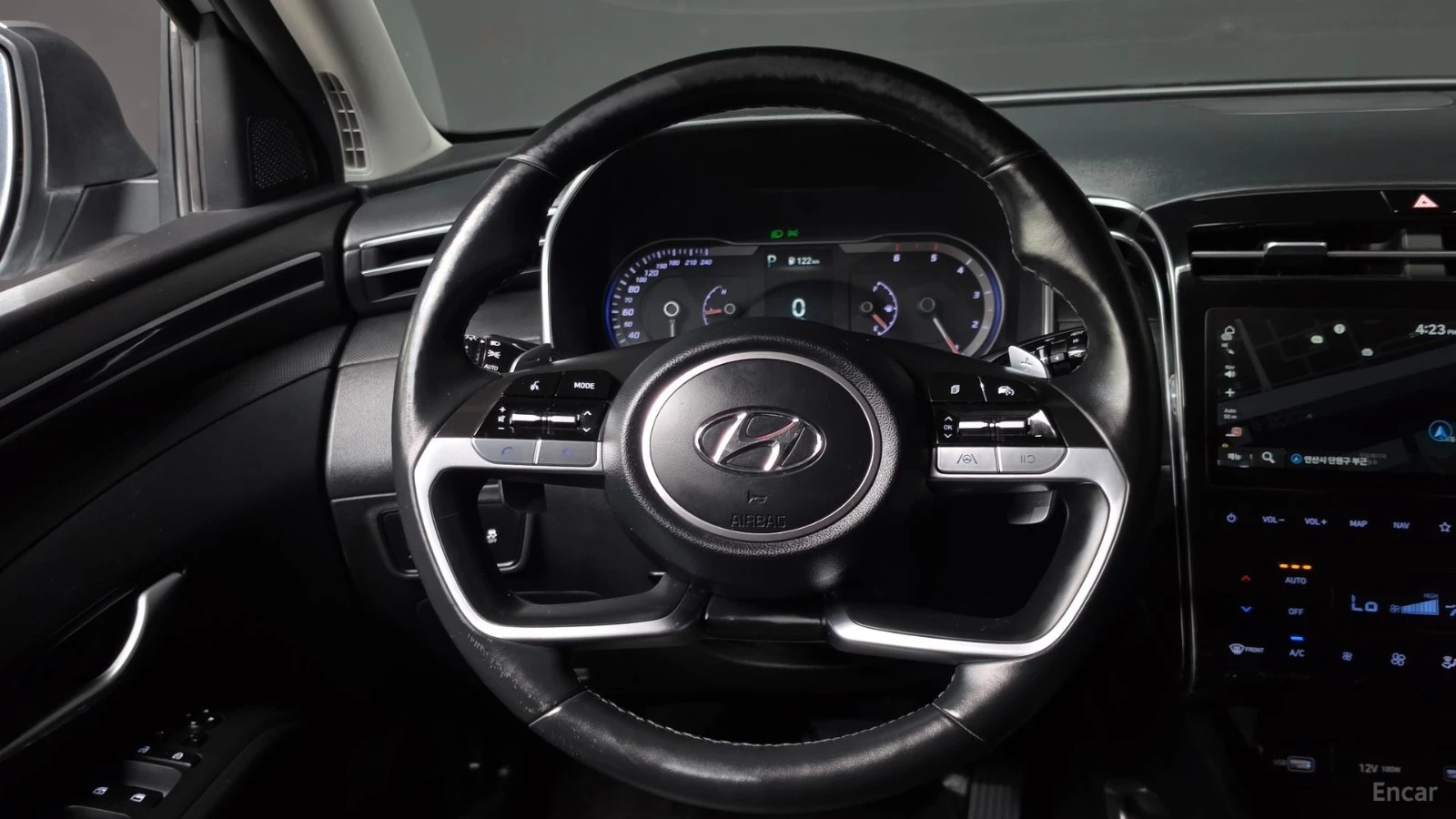 Hyundai Tucson 2.0 4WD* КОЖА* ОБДУХВ* НАВИ* АВТОКРЕДИТ, снимка 11 - Автомобили и джипове - 55671013
