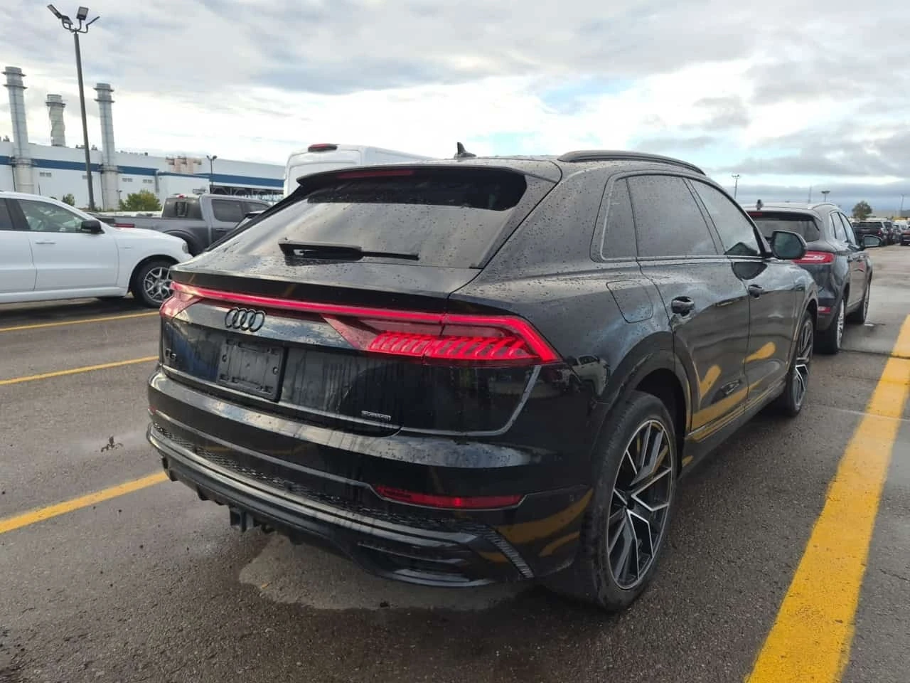 Audi Q8 * 55 Tfsi Quattro Technik * CARFAX * , снимка 3 - Автомобили и джипове - 56625561