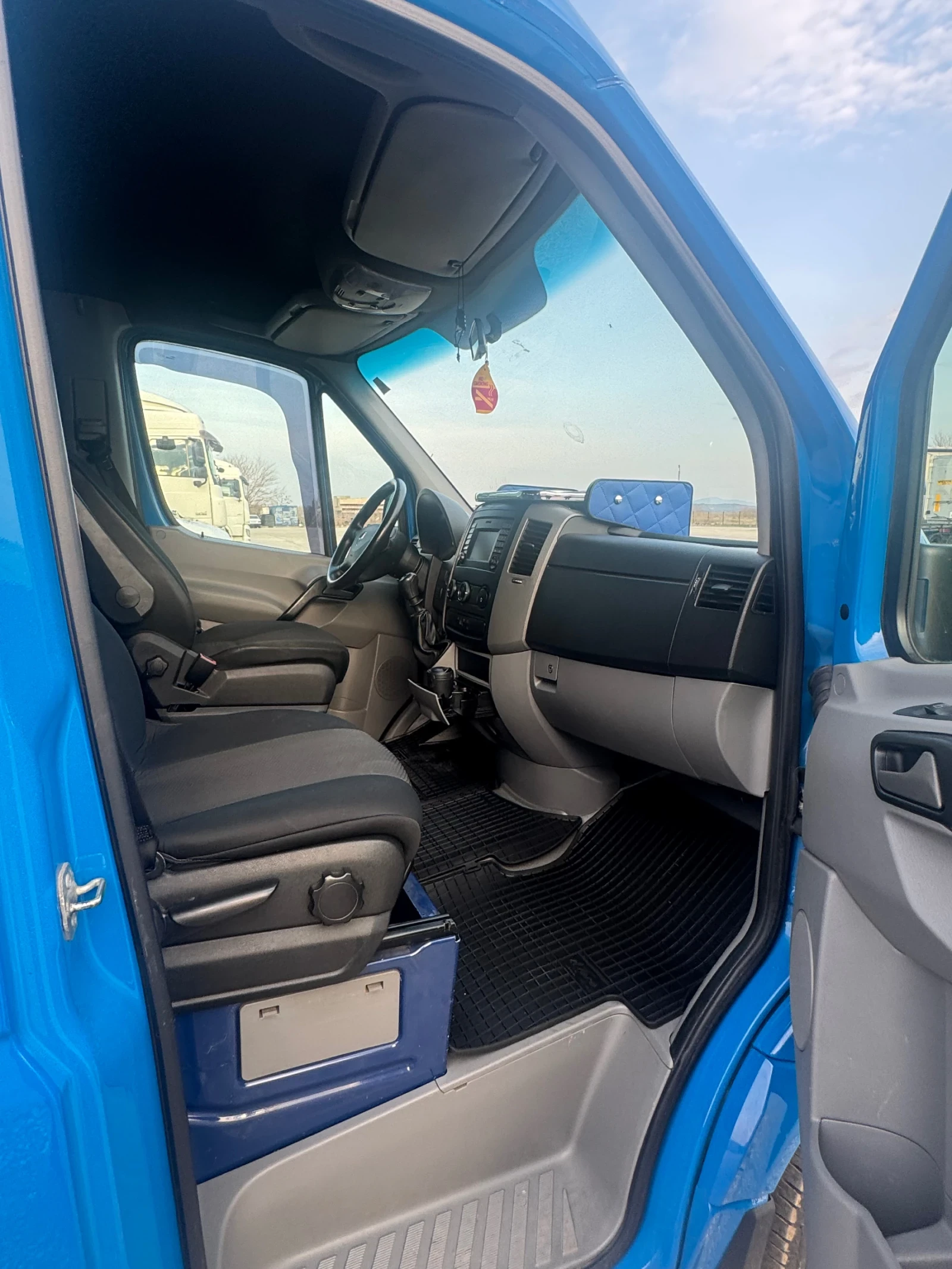 Mercedes-Benz Sprinter 319, снимка 12 - Бусове и автобуси - 55189007
