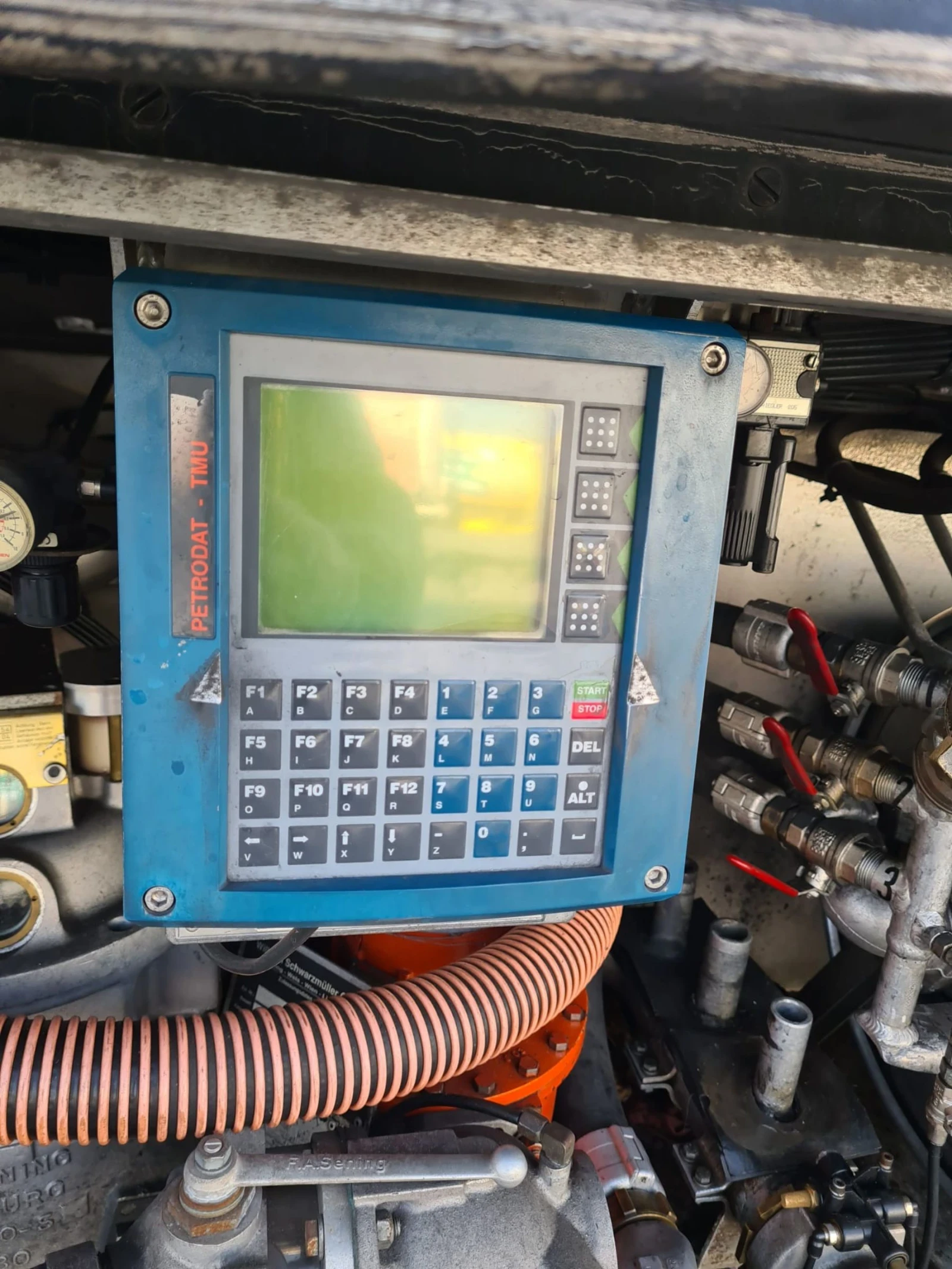 Man Tgs 26 440 EURO 5 EEV6X2 ADR  ДИЗЕЛ БЕНЗИН 20 880 ЛИТР - изображение 4