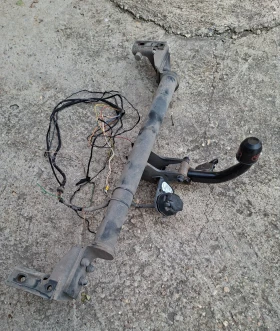 Теглич за Toyota Rav4 , 2000-2006 год., снимка 1