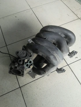 всмукателен колектор Форд Фокус 1.6Б 00г.