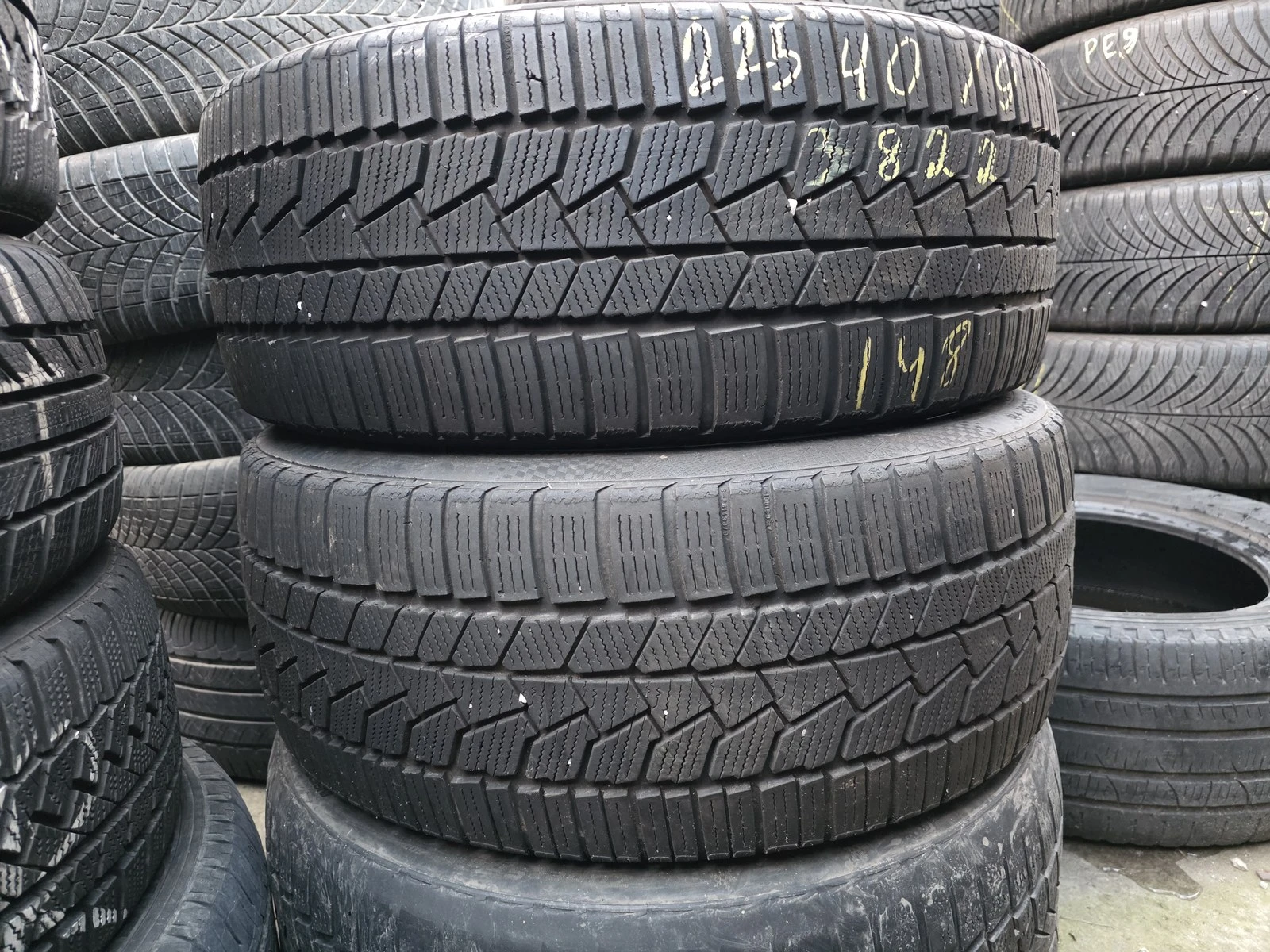 Гуми Зимни 225/40R19, снимка 5 - Гуми и джанти - 56725098