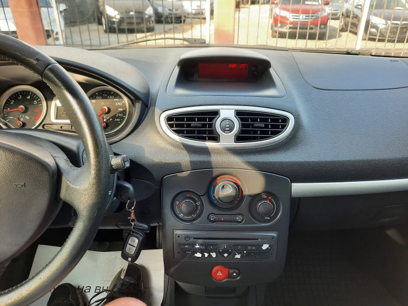 Renault Clio 1.2i, снимка 10 - Автомобили и джипове - 46173600