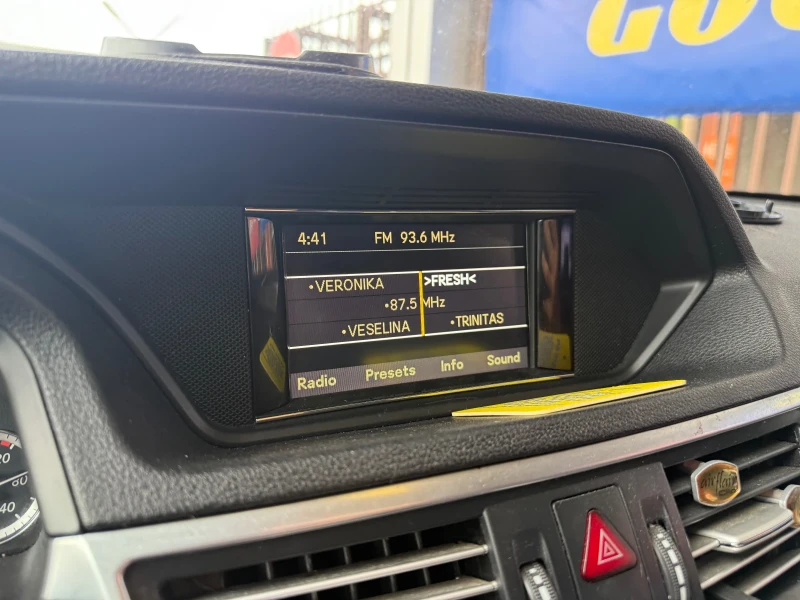 Mercedes-Benz E 220 Кожа* Нави* LED* Теглич , снимка 11 - Автомобили и джипове - 52553758