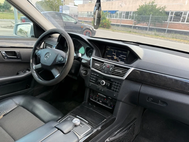 Mercedes-Benz E 350 4x4* Distronik* 3.0CDI* 7G* , снимка 9 - Автомобили и джипове - 52553758
