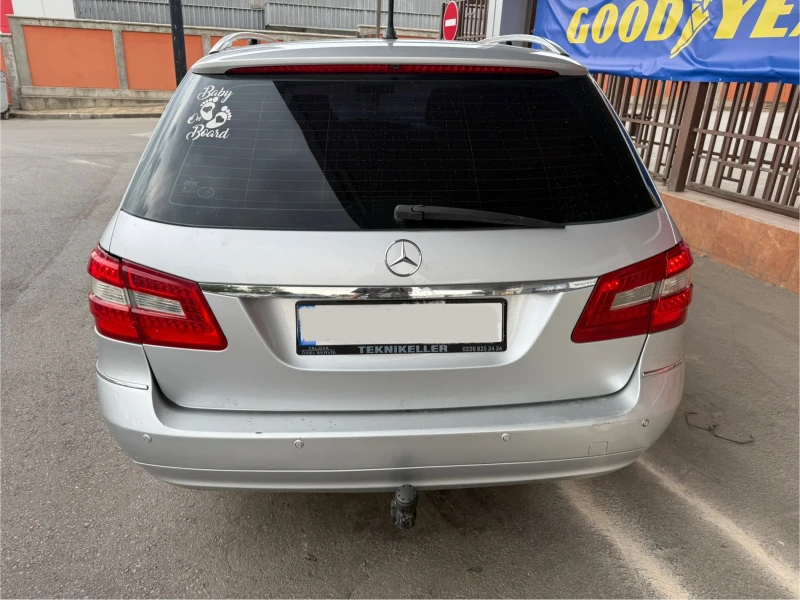 Mercedes-Benz E 220 Кожа* Нави* LED* Теглич , снимка 6 - Автомобили и джипове - 52553758